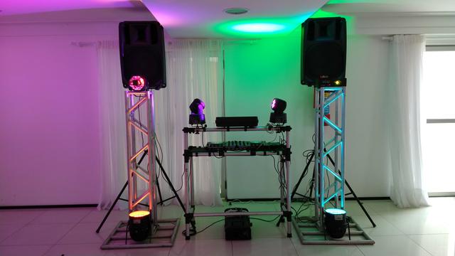 Dj e Estrutura de Sonorização + Iluminação em Grid + Fumaça + Telão + Data Show