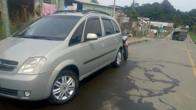 Vendo Meriva 2004 completa ou troco por Corsa sedan ou prisma *