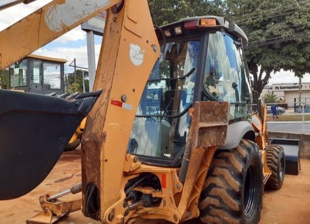 Retroescavadeira Case 580n 2013 - Foto 2