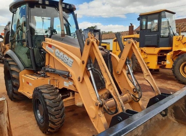 Retroescavadeira Case 580n 2013