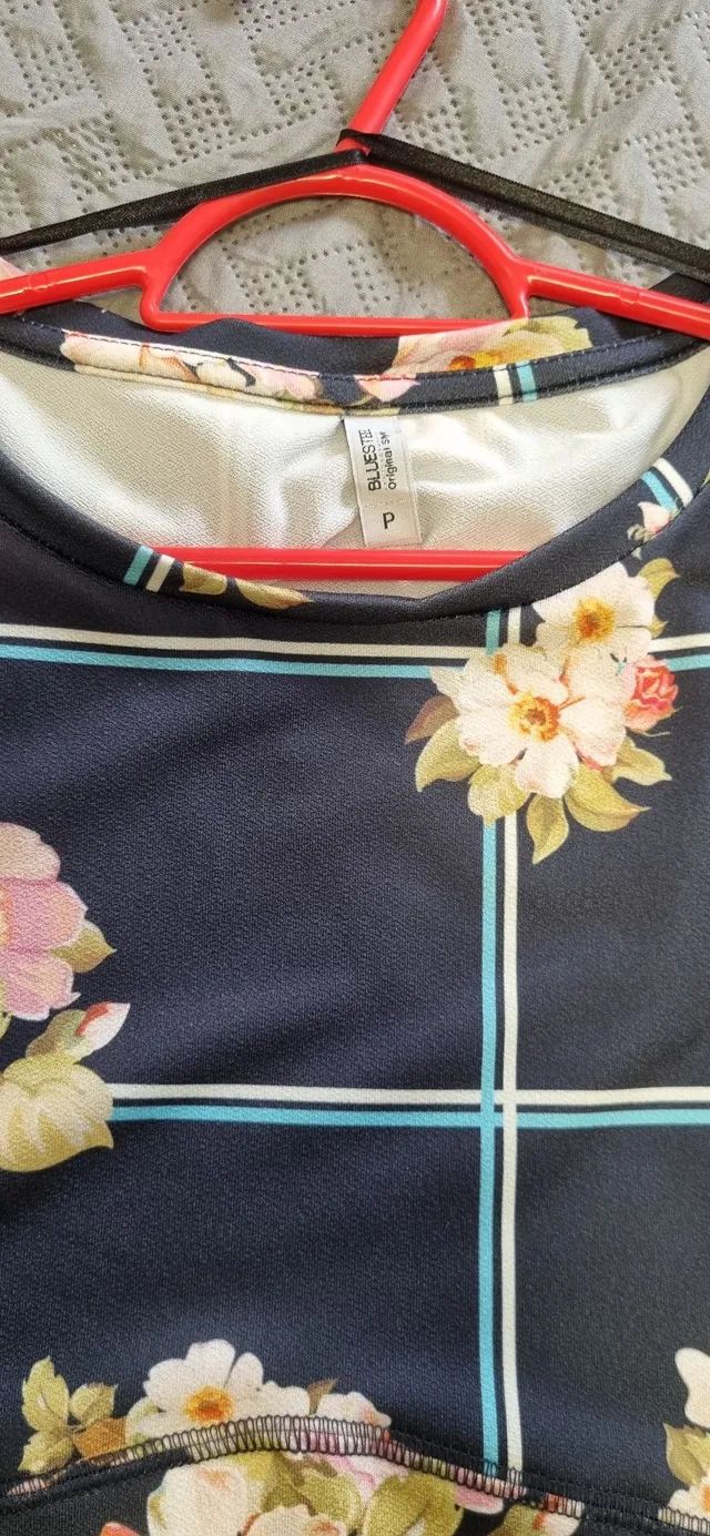 Vestido floral azul marinho - Foto 2