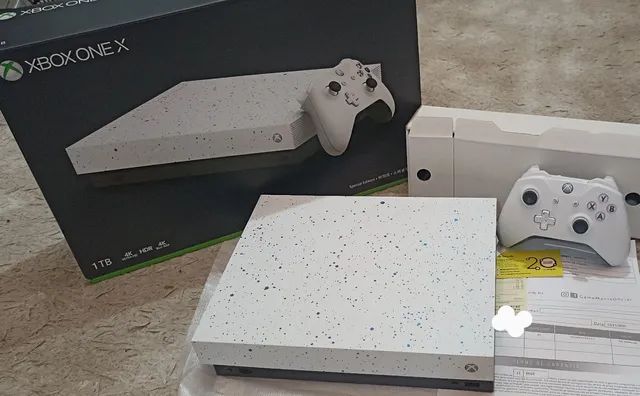 Xbox One X 1000GB - Branco - Edição limitada Hyperspace