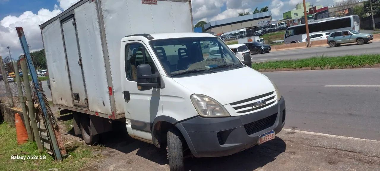 Caminhão Baú IVECO 55c16 - Ótimo estado