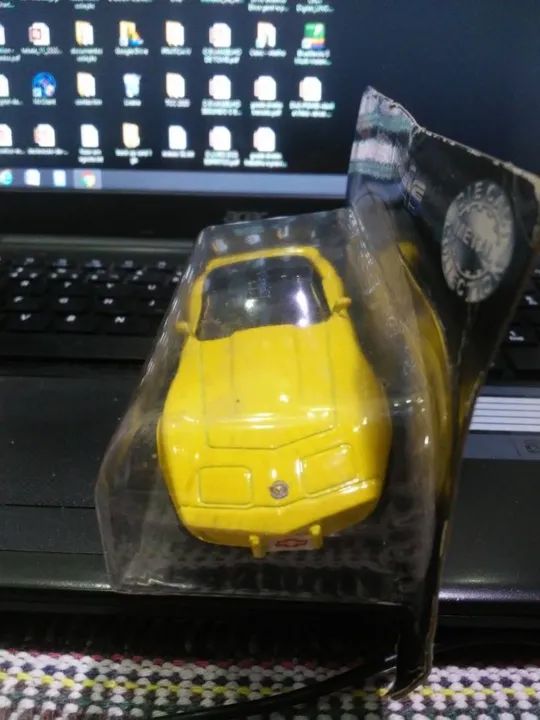 Miniatura Carro 1979 Corvette - Maisto Escala 1:39 - Foto 2