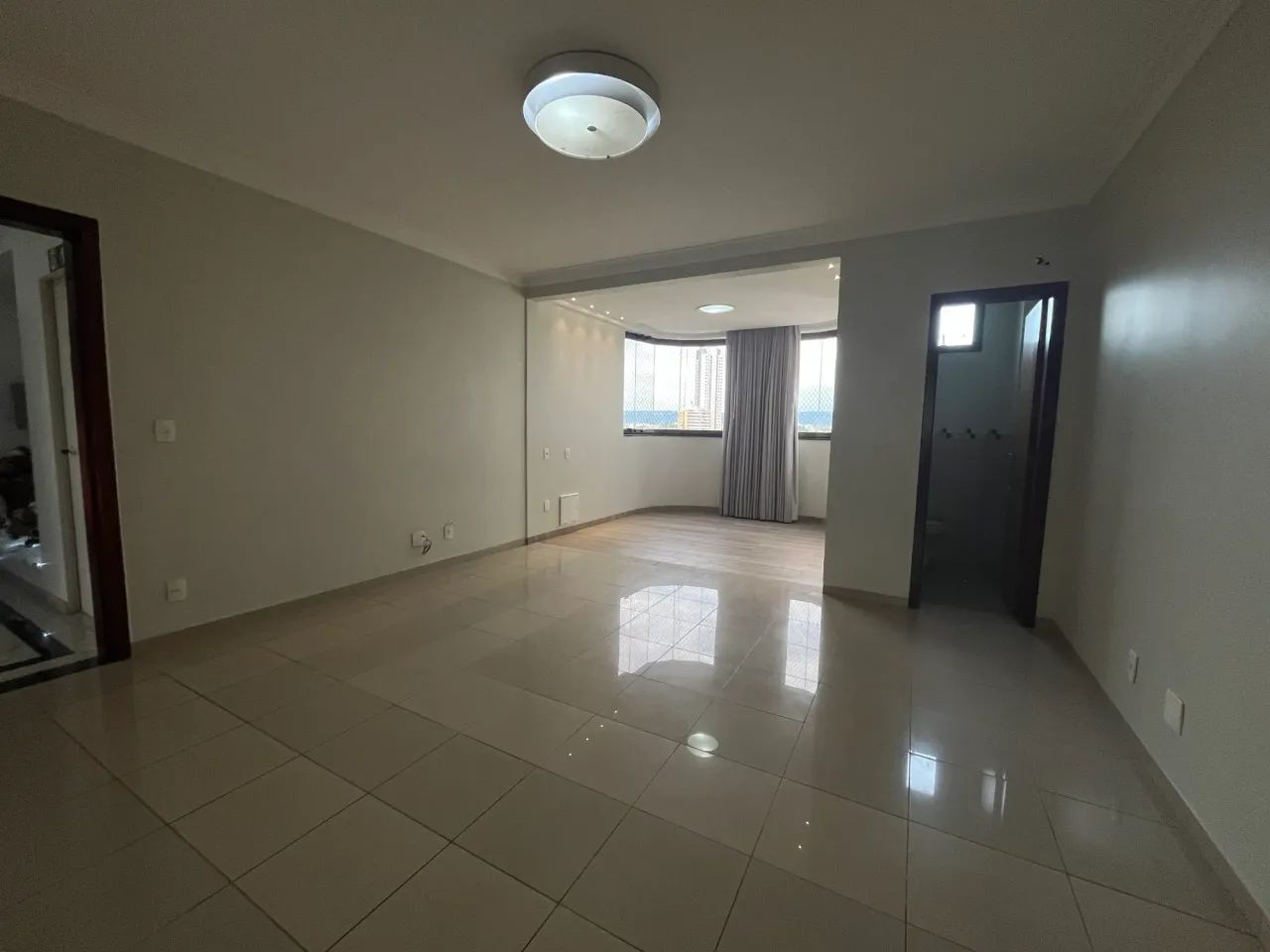 Apartamento 03 Suites plenas com armários e escritório (incluso condomínio e água) - 204 S - Foto 2