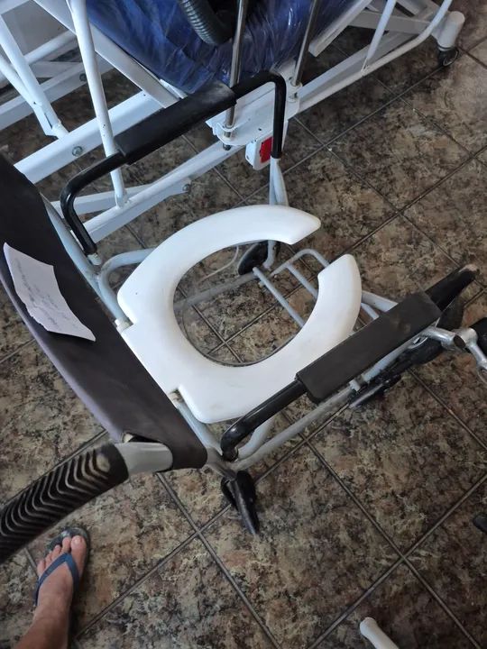 Cadeira higiênica  - Foto 3