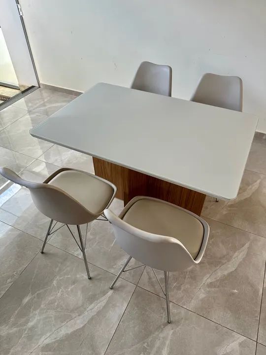 Conjunto Mesa para Sala de Jantar + 4 cadeiras