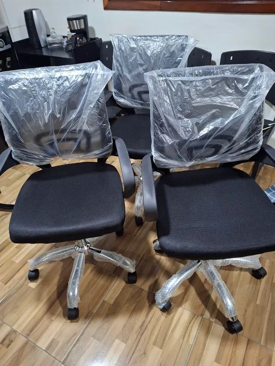 Cadeiras de escritório giratoria preta 