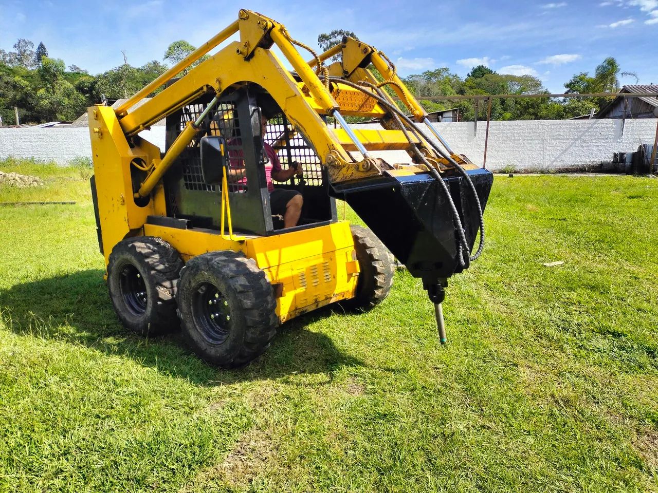 Implemento rompedor para mini carregadeira (bobcat) 