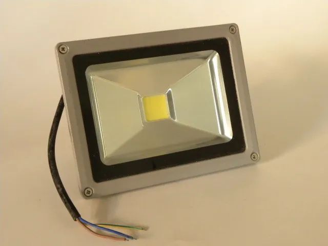 Refletor de LED 20W à prova d'água para uso externo