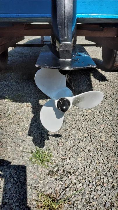 Barco de madeira naval + motor de popa 6 hp - Foto 9