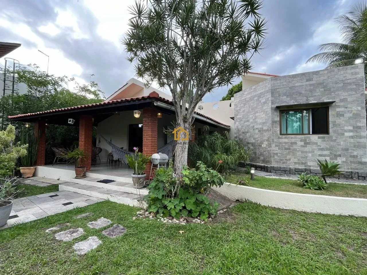 Vendo casa em Aldeia no Condomínio Casa Grande com 4 quartos (3 suítes)