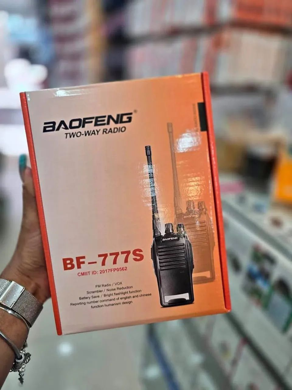 Par de Rádio HT Baofeng BF-777S com acessórios - Foto 2