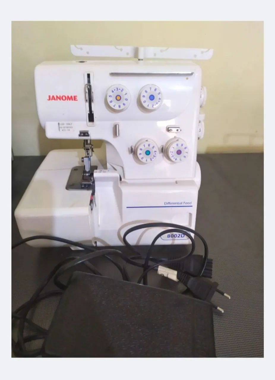 Overloque Doméstica Janome 8002D