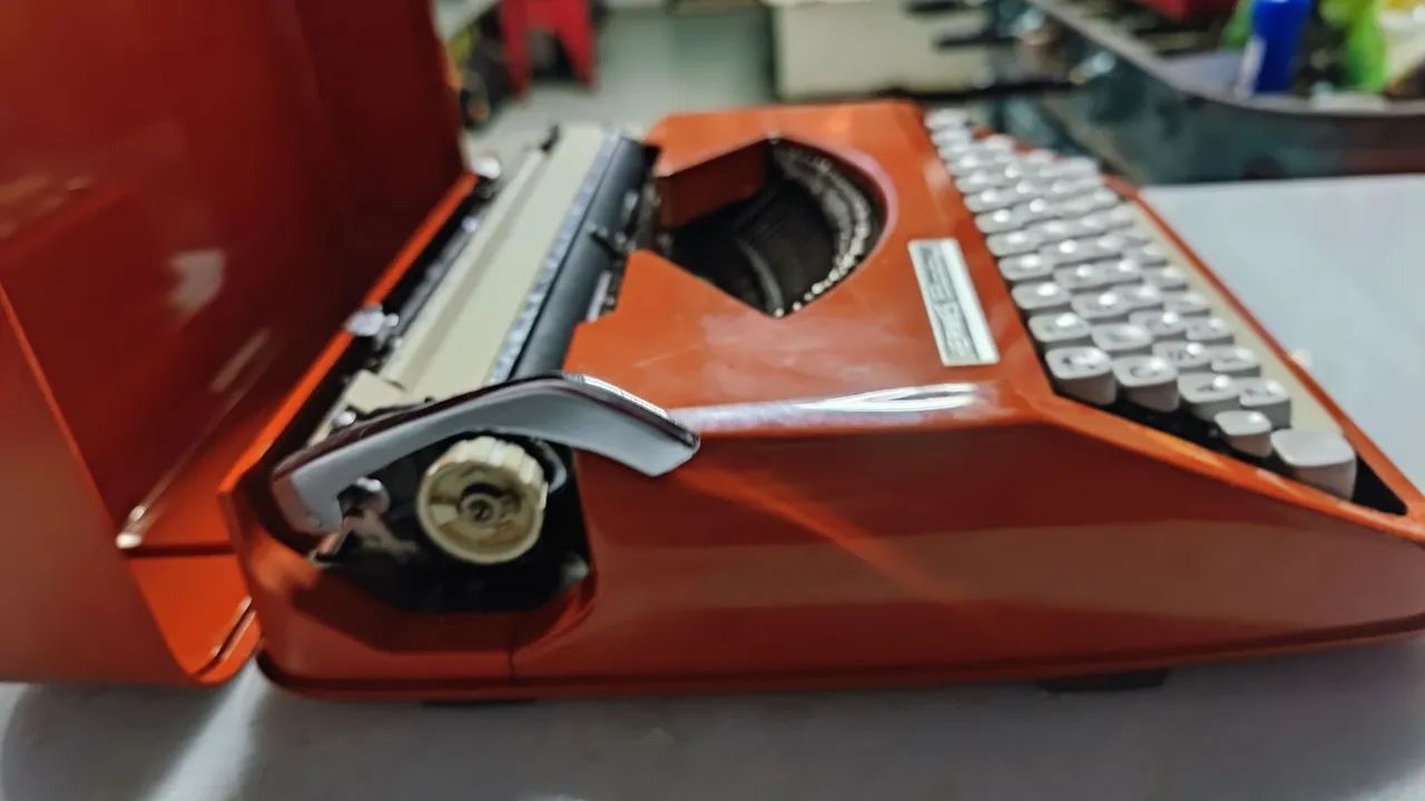 Máquina de escrever Hermes 1970 e 1980 ótimo para colecionadores - Foto 6