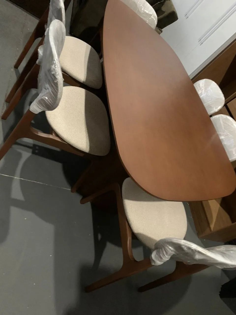 mesa de jantar com 6 cadeiras nova 