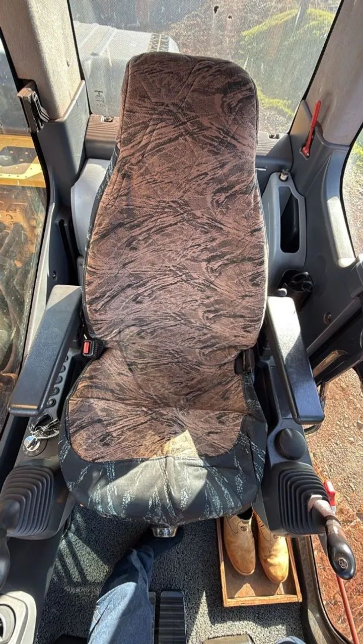 Escavadeira Hidráulica Komatsu PC130 - Foto 3