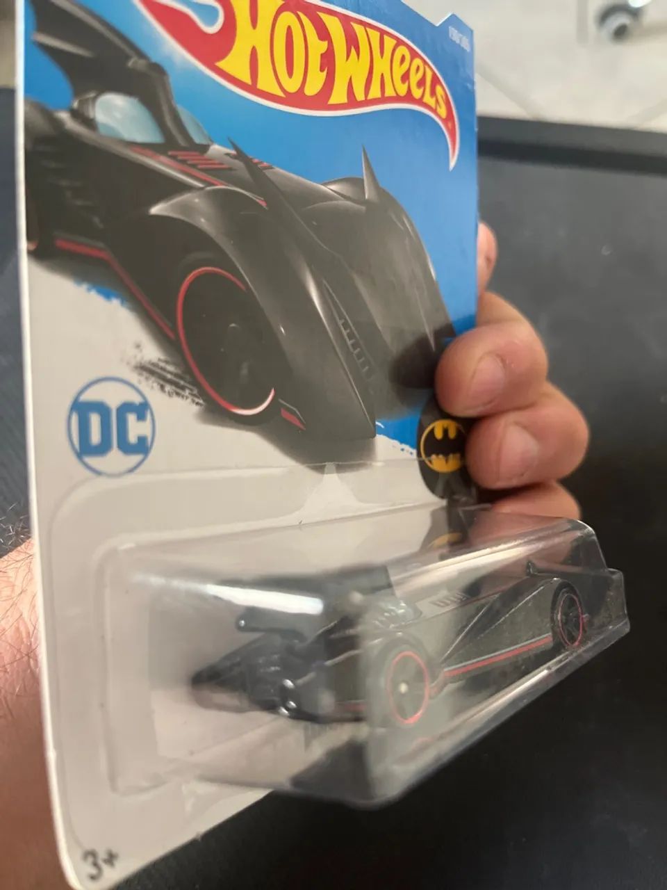 Hot Wheels Batmóvel - Colecionável DC Comics - Foto 3