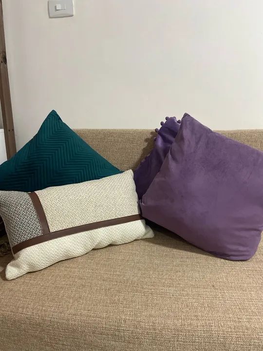 Almofadas : 4 unidades : 2 verde, 1 lilás, 1 bege com marrom  - Foto 5