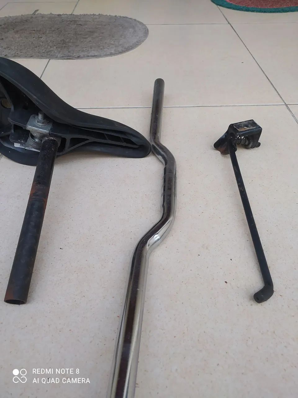 Guidão de Bicicleta, Sela e Descanso lateral - Foto 2