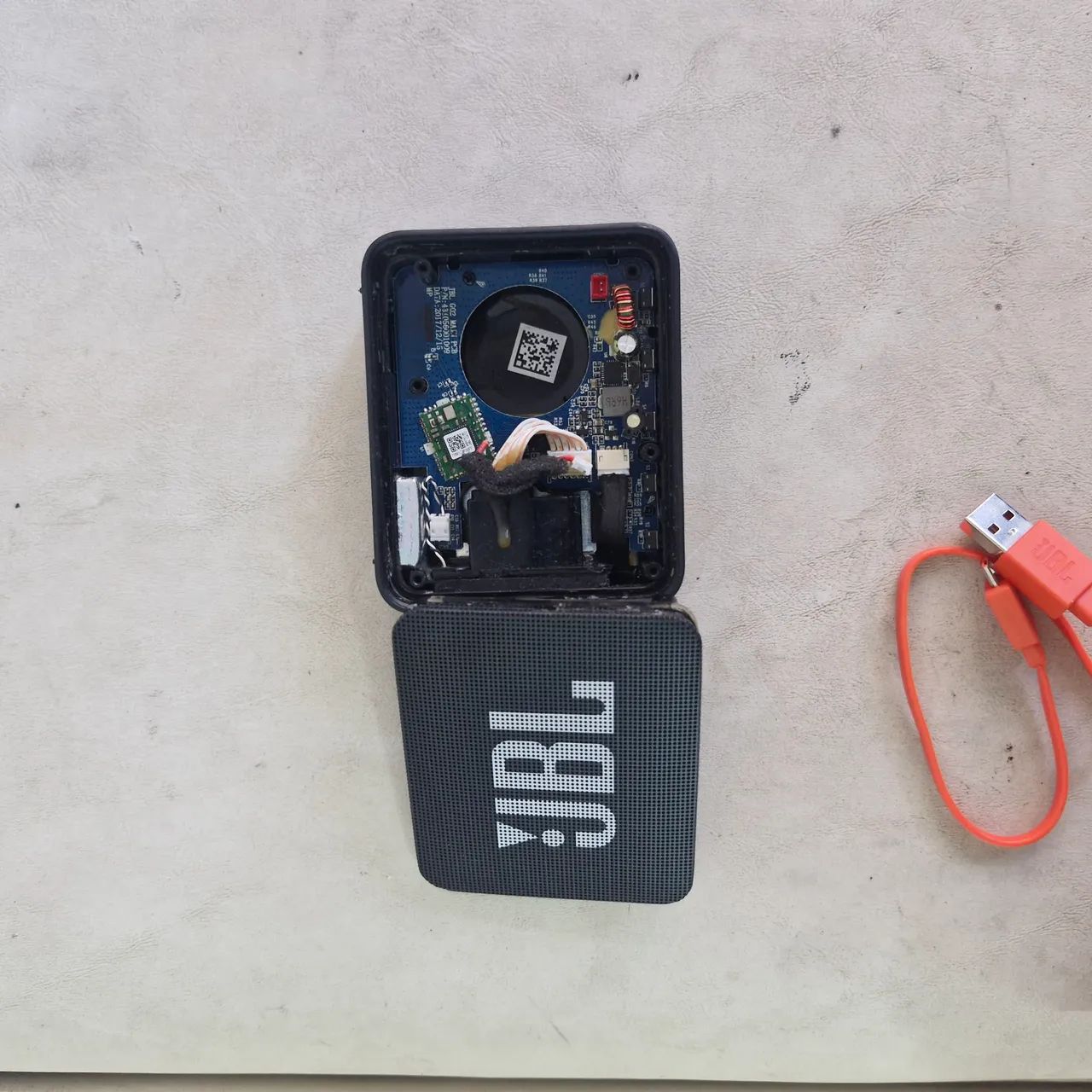 Caixa de som JBL GO2 Bluetooth - usada  - Foto 3