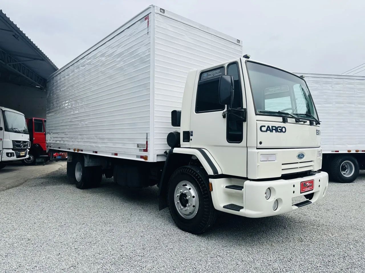 FORD CARGO 1317 COM BAÚ, REDUZIDO  - Foto 3