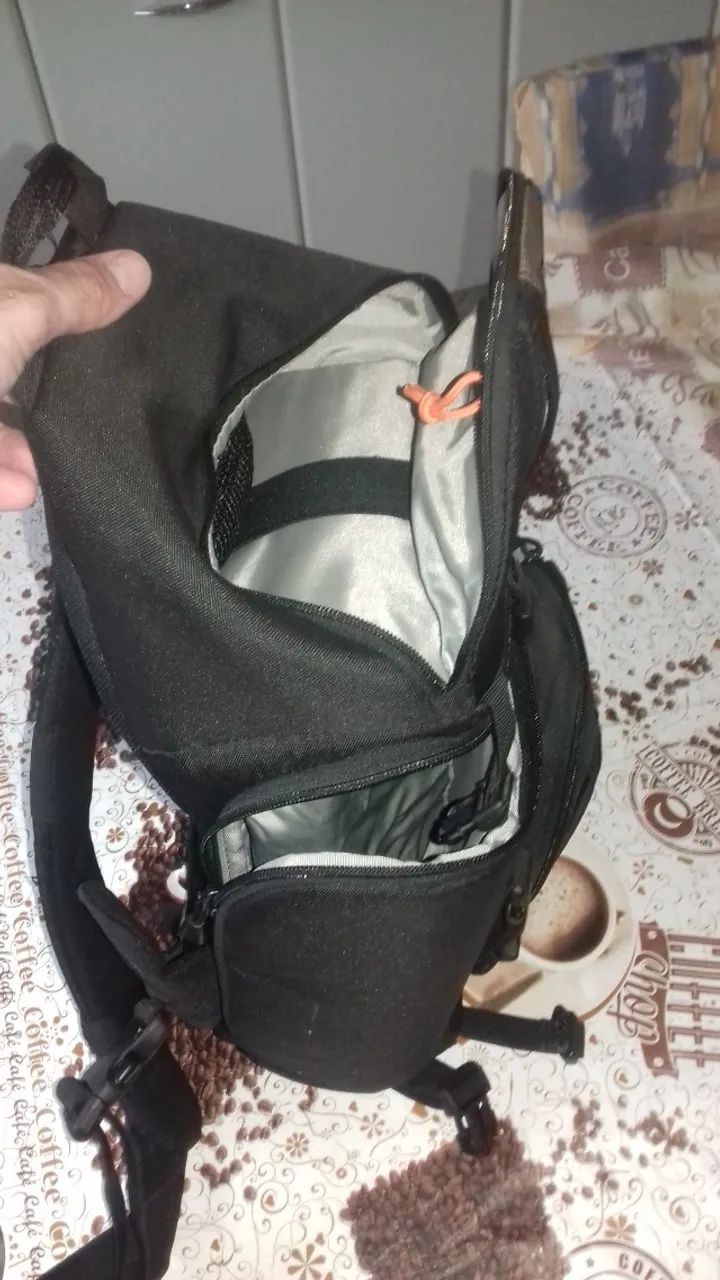 Mochila uma alça diagonal no peito 42 cm altura quase nova  tecido forte 40 reais - Foto 5