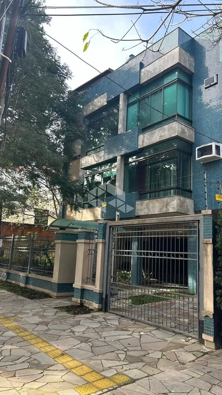 Barbada Cobertura 2 dormitorios desocupada , vaga para 2 carros. churrasqueira.
