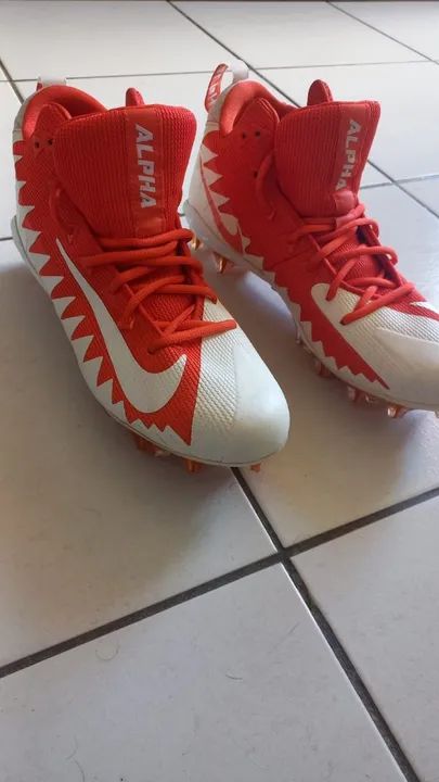 Chuteiras de Futebol e Futebol Americano Nike Alpha Menace Vermelha