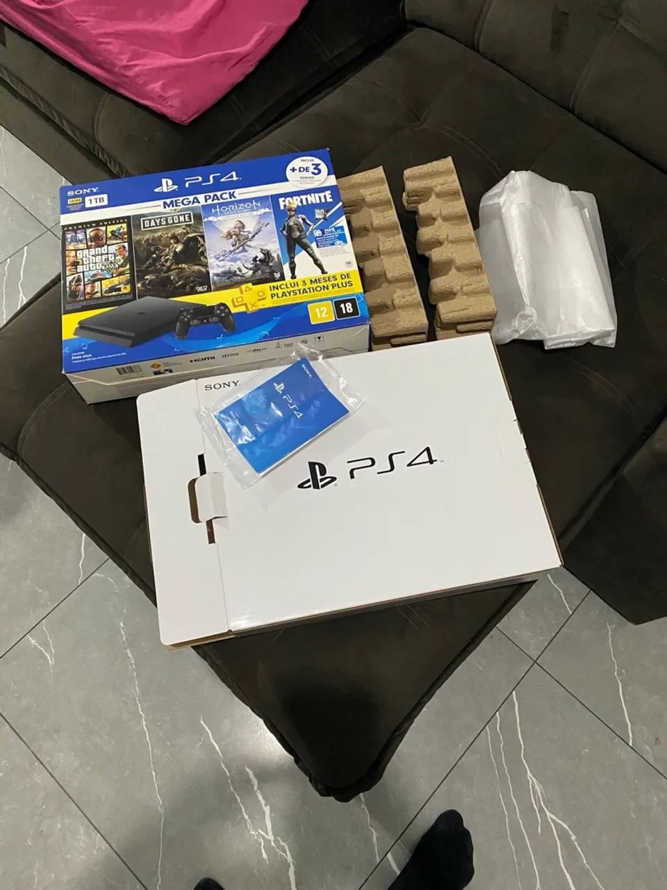 PS4 1TB Mega Pack - GtaV, Days Gone, Horizon Zero Dawn e Fortnite