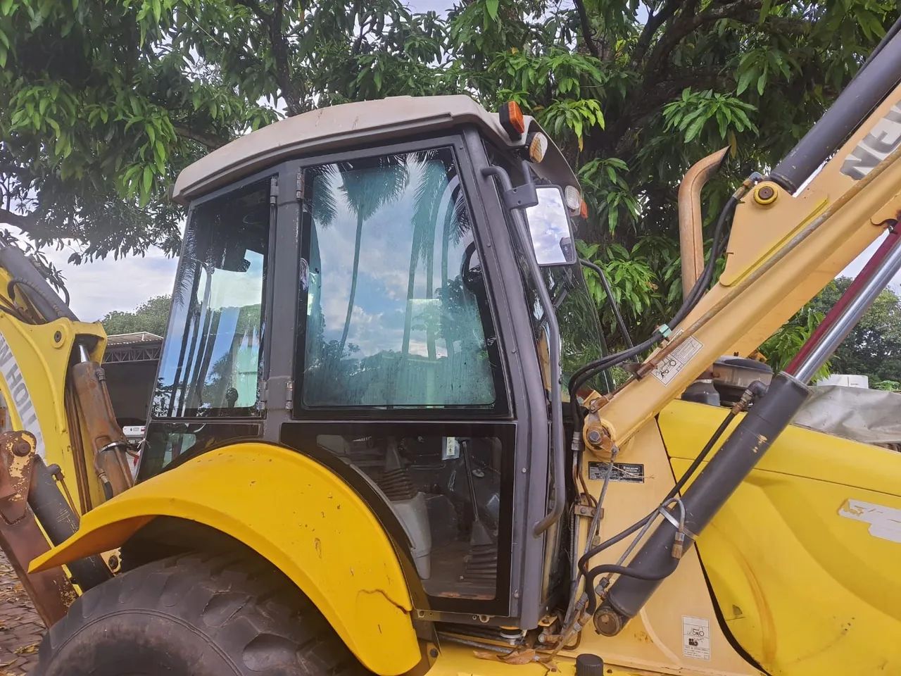 Vendo Retro escavadeira New Holland LB 95 ano 2011 - Foto 4