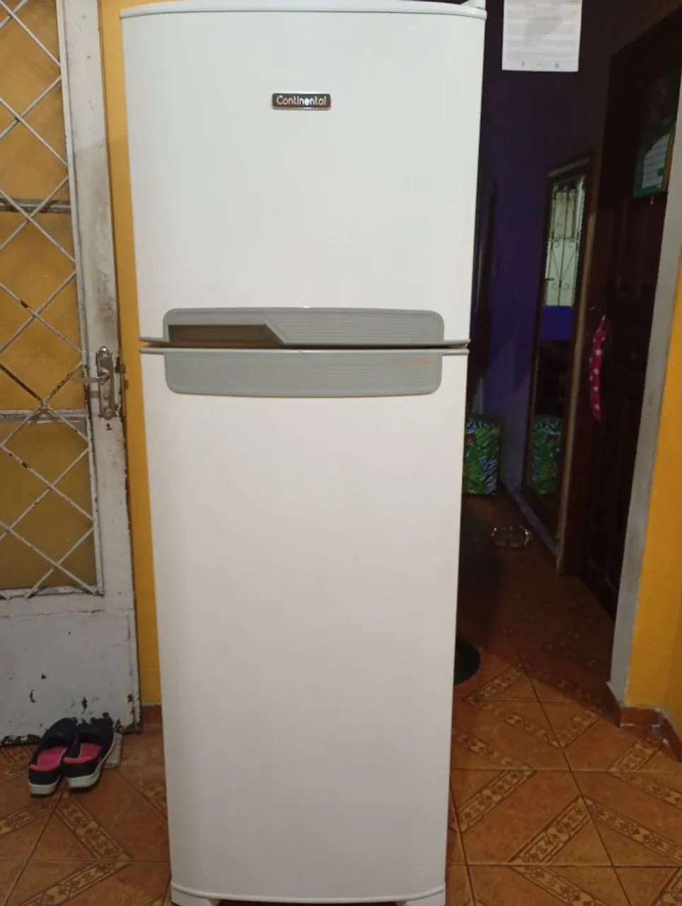 Geladeira , estado de nova. Continental Frost Free, faço a entrega