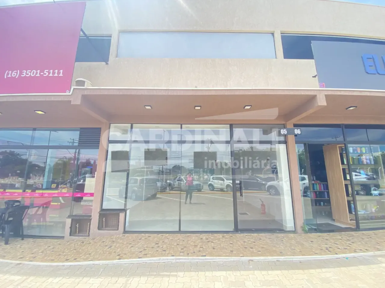 Comercial Sala / Salão com Condomínio em São Carlos