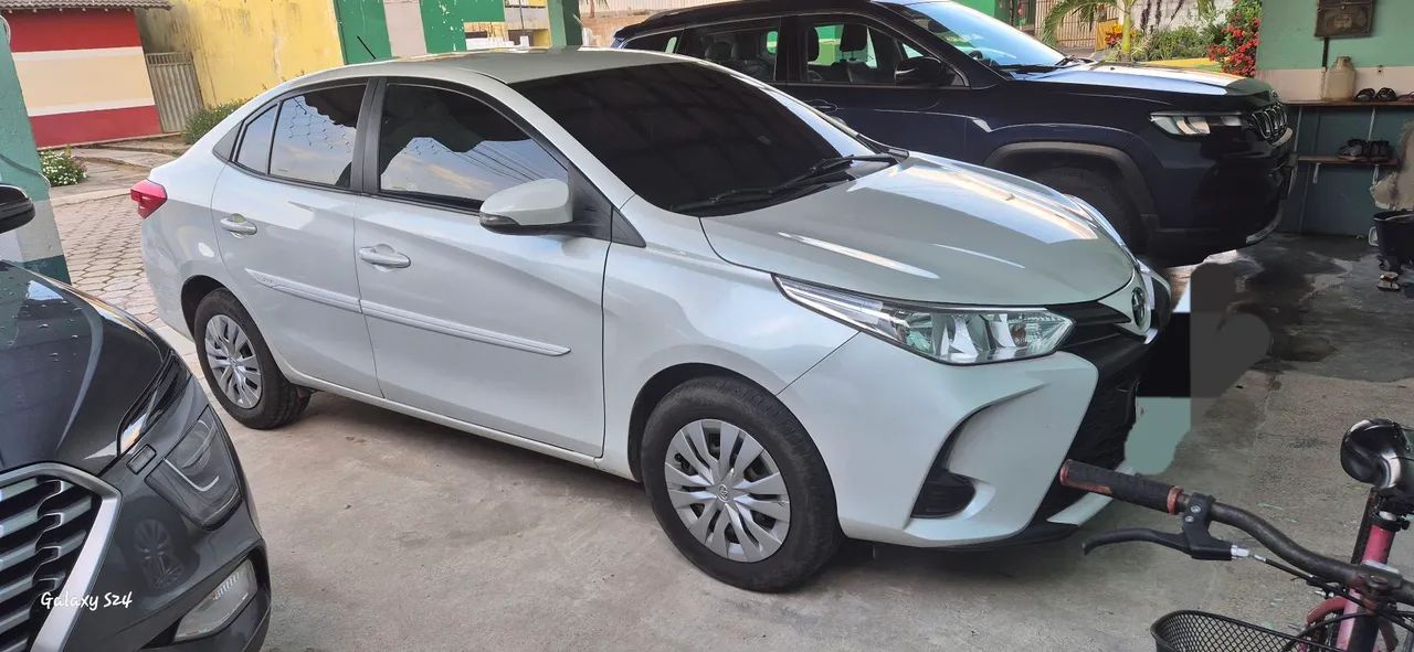 Toyota Yaris sedan 1.5 - Foto 3