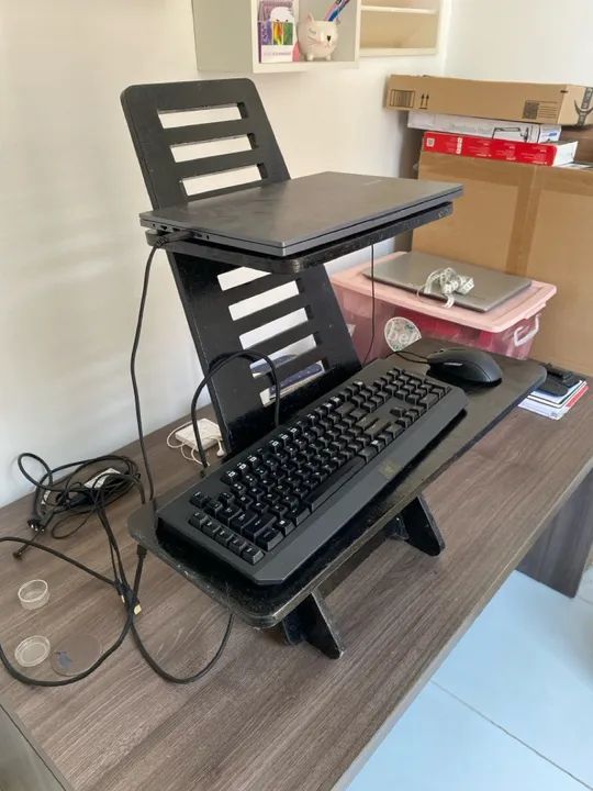Standing Desk - Suporte para Notebook em Madeira - Foto 2