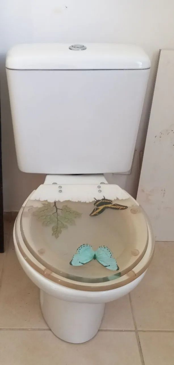 Assento de vaso sanitário  celite  aclopado com design de borboleta na tampa de acrílico  - Foto 2