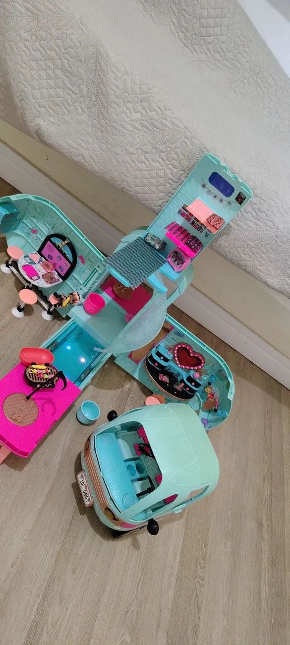 VAN LOL SURPRISE COMPLETA