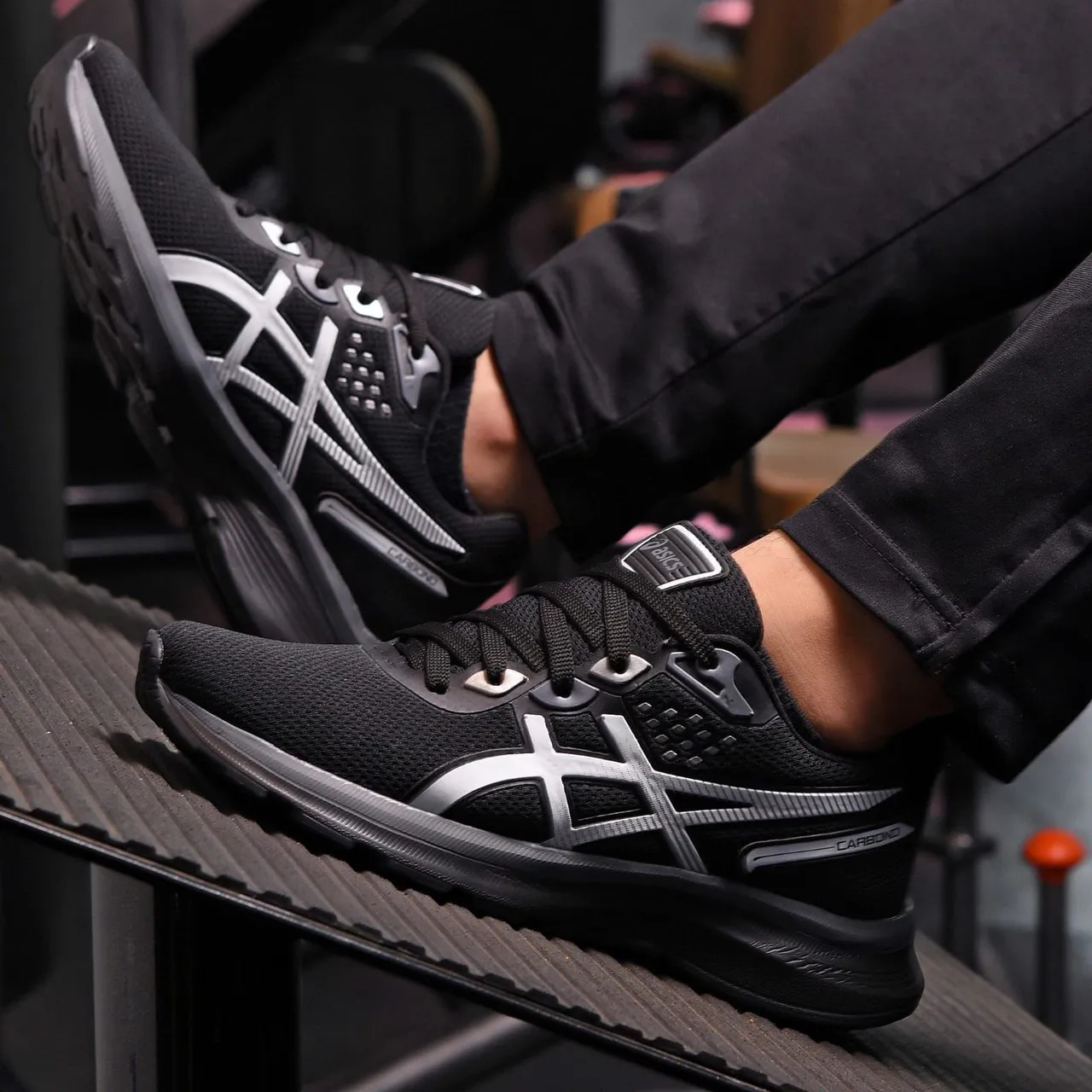 Tênis Asics Carbono - Conforto e Performance para seus treinos!