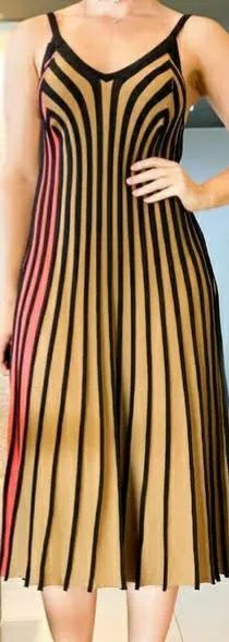 VESTIDO MIDI EVASÊ, DE TRICOT COM LUREX, MARCA ANIMALE. 