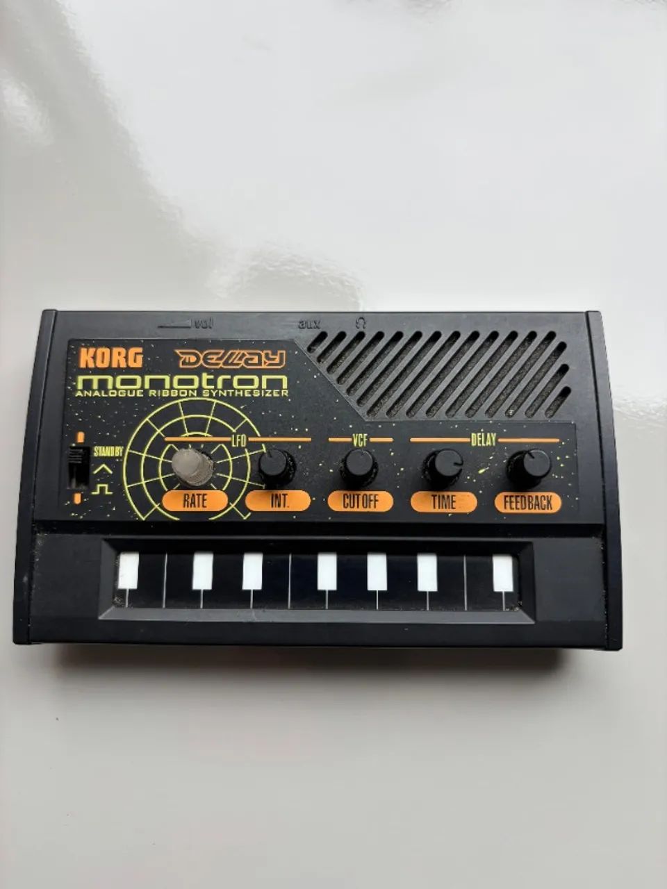 Sintetizador Korg Monotron Delay | Analógico Portátil Con Retardo, Filtro MS-10 Y Entrada Aux