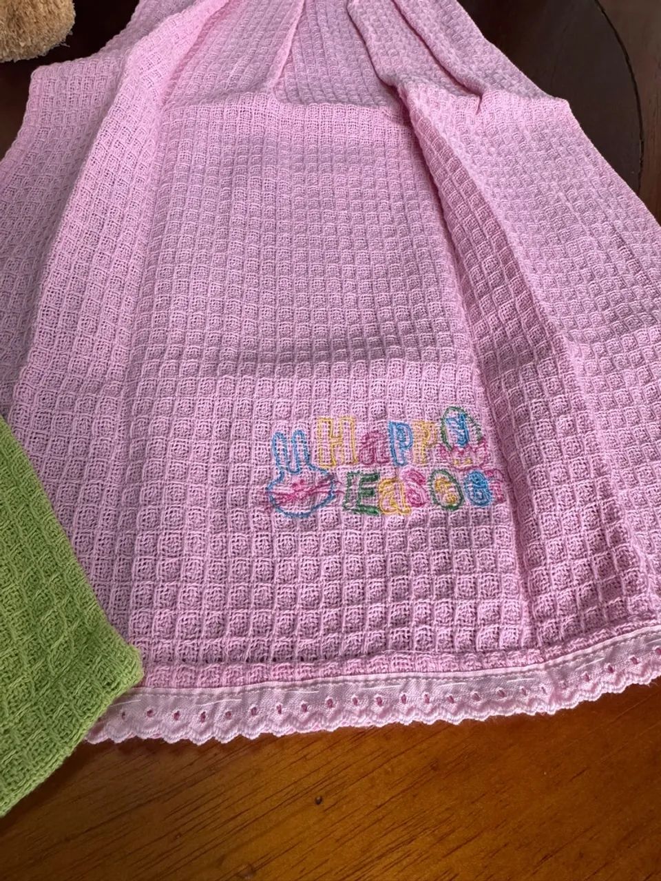 DUAS TOALHAS DE MÃO BORDADAS DE PÁSCOA  - Foto 4