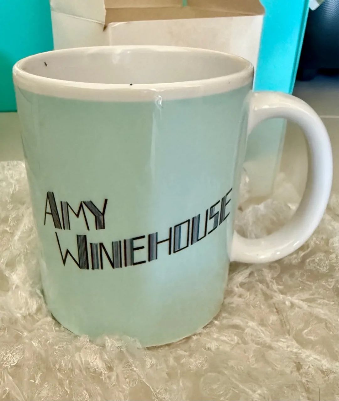 Caneca de cerâmica branca Amy Winehouse- SEM USO  - Foto 2