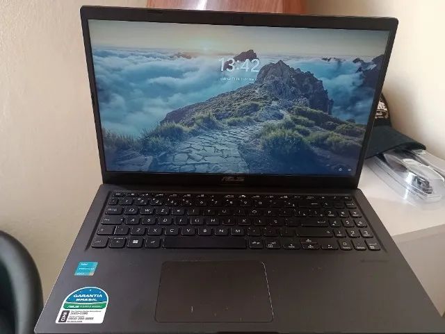 Notebook asus vivobook (quase zero ,com caixa)