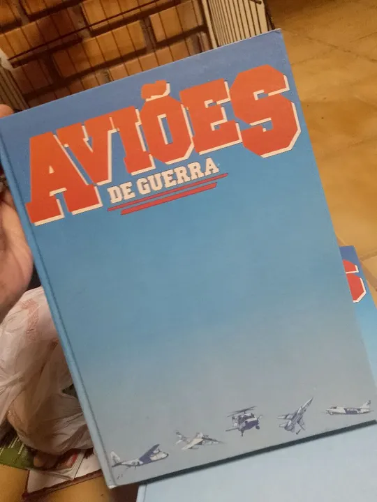 Livro Aviões de Guerra completo 1985 .250.00