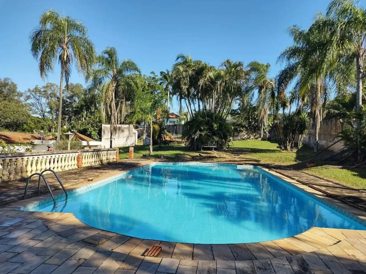 Casa tipo para venda com 5 quartos, sendo 1 suíte, 422.4m²