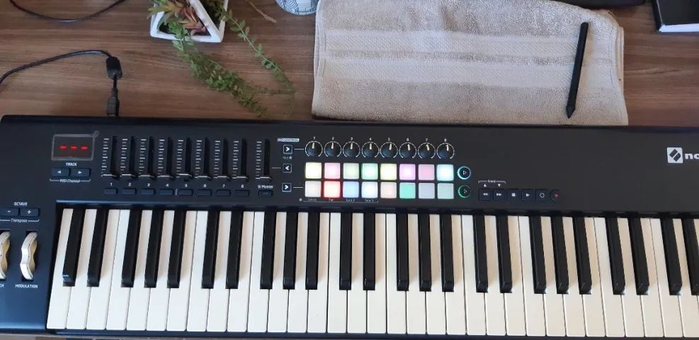 Teclado controlador Launchkey 61 Novation MK2 - Foto 3