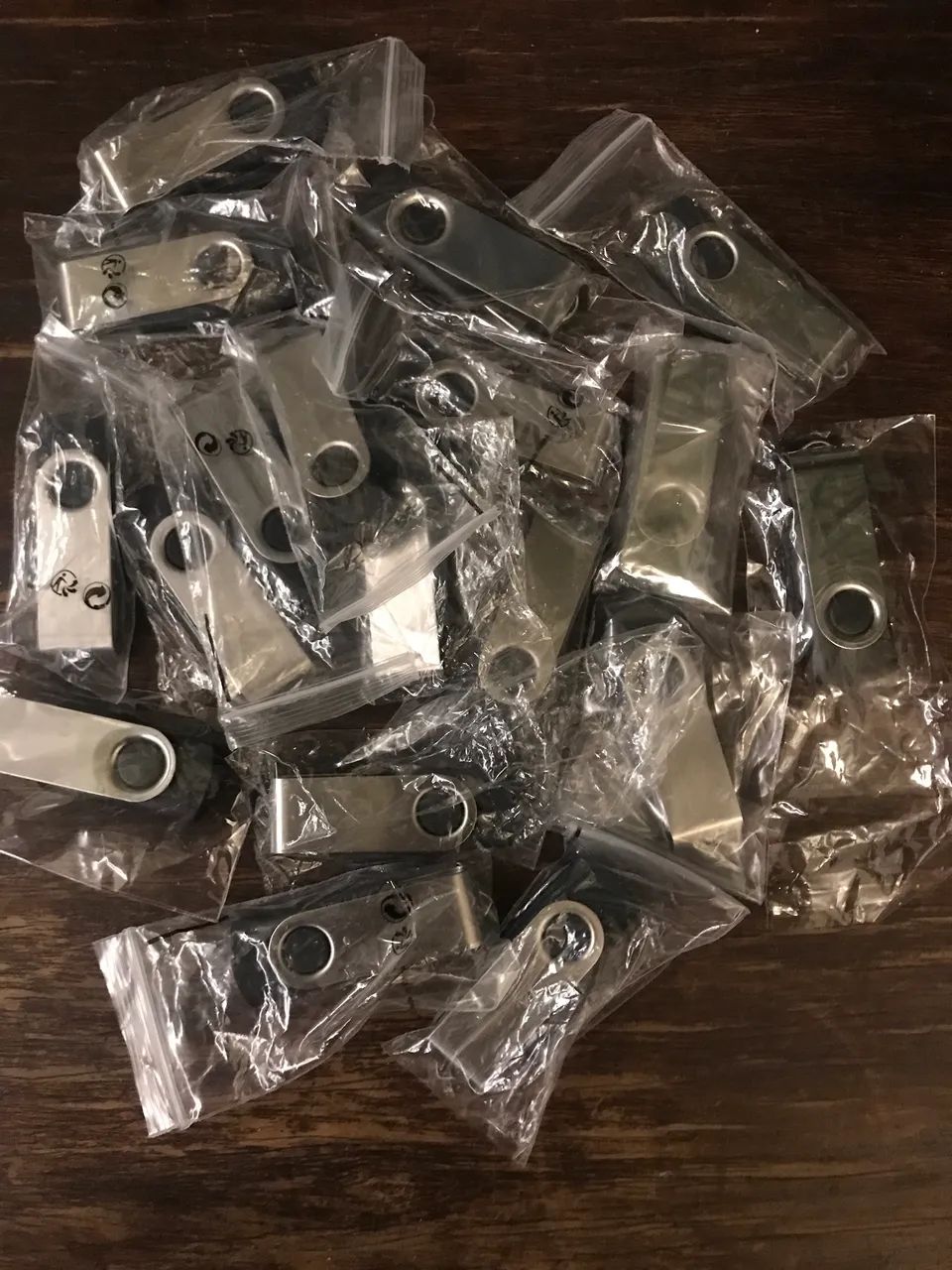 Pen drive 16g novo 