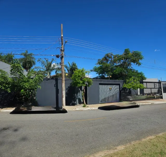 Alugo casa com/resid C/PLACA SOLAR, 04 quartos sendo 02 suites, Jd das Americas, Cuiabá/MT