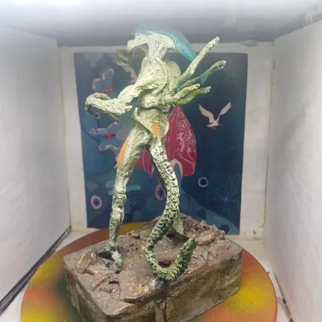 duas figuras alien em ferro com bases para venda  - Foto 3