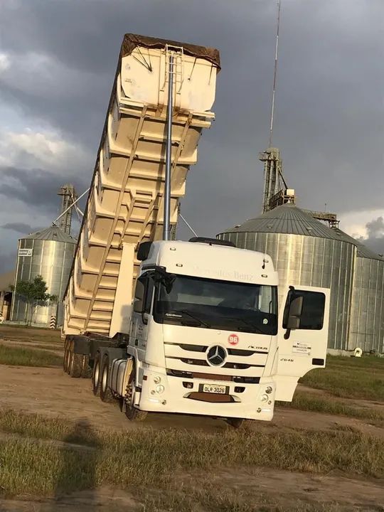 Caminhão Mercedes-Benz - Foto 2